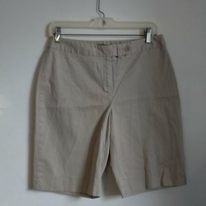 Jones New York Petite tan stretch shorts size 8P